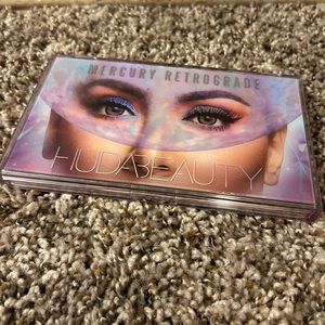 Huda Beauty Mercury Retrograde eyeshadow palette